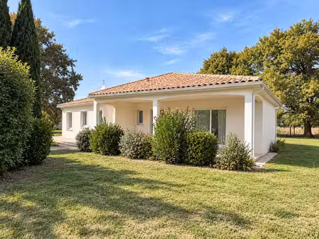 st etienne de fougeres - jolie villa de plain-pied 3 chambres sur 2570 m2 de terrain