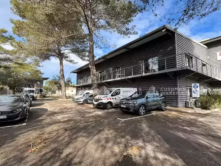location local d’activités signes 83870 1455m²