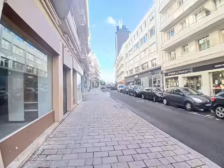 vente local commercial  68.00m²  nantes