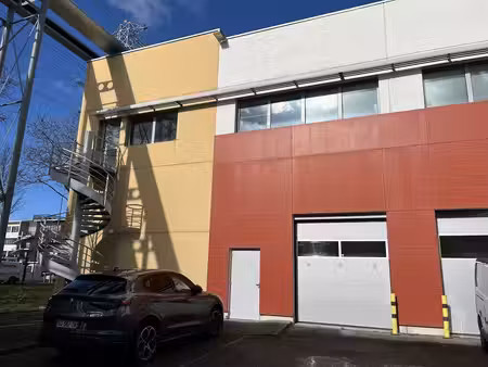 location local d’activités saint-priest 69800 229m²