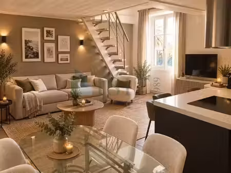 superbe 3 pièces rénové avec vue sur la place garibaldi