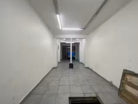 location commerce paris 75018 55m²