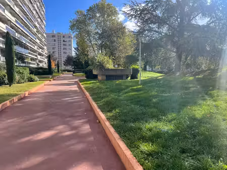 lyon 8 : t3 + parking