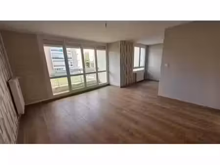à louer – bel appartement t3 de 80 m² – vesoul – résidence la lysardière