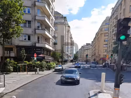 location commerce paris 75016 308m²