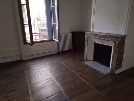 appartement type t3  2 chambres  une cave dans immeuble ancien sécurisé  centre ville 1900
