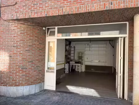 garage grand et lumineux