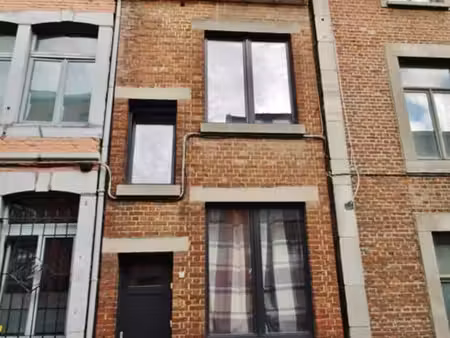 immeuble de rapport idéalement situé et en bon état.
