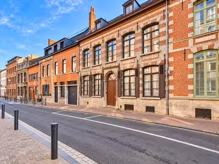 maison bourgeoise ± 400 m² avec jardin et garage (2 voitures