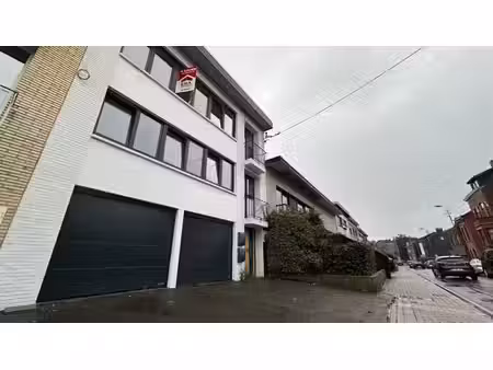 appartement rénové avec jardin  garage et parking