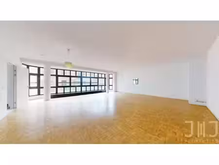 quartier européen - spacieux duplex 3 chambres