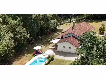 maison avec piscine et jardin bélaye (46)