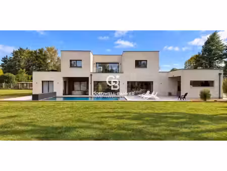 maison avec piscine et terrasse yvré-l’evêque (72)