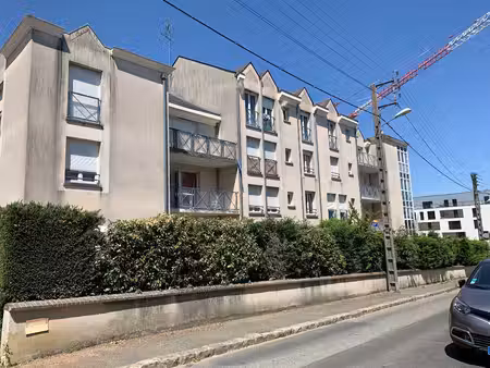 a louer studio chartres avec terrasse et parking