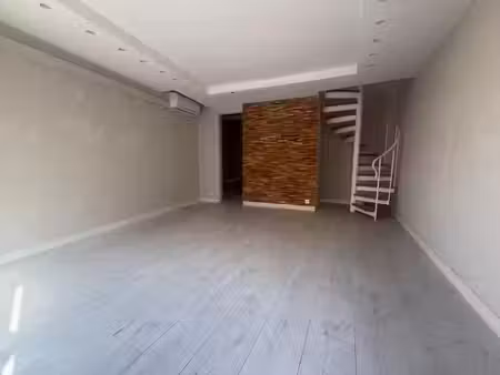 a louer - local commercial de 31 80 m2 à saint raphael