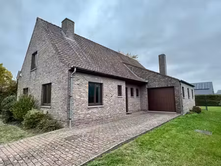 très jolie villa située dans quartier résidentiel