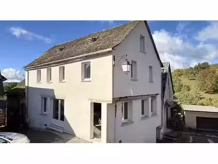maison à rénover dans le centre du village