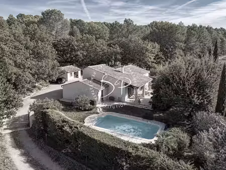lorgues  propriété au calme absolu avec piscine et pool house
