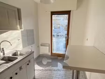 f3 parking - balcon - secteur place des vosges-hopital central
