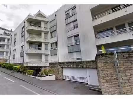 vannes centre place libération- a louer garage fermé en sous sol sécurisé