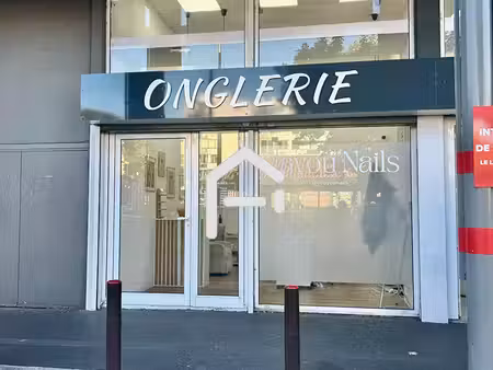 a louer : local commercial (non meublé) de 17 m² avec vitrine à toulouse
