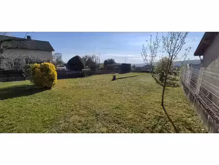 trept terrain constructible de 693 m2 à proximité du centr