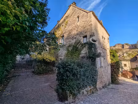 maison de village en pierre avec potentiel commercial