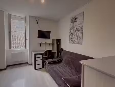 valence - a louer - studio meublé/2ème étage