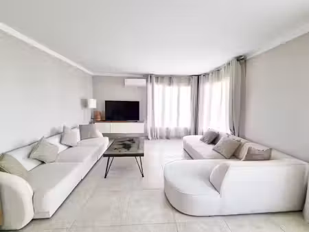 appartement 4 pièces de 103 m2   rénové avec ascenseur - per