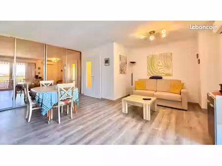 appartement f2 à fréjus avec terrasse + parking