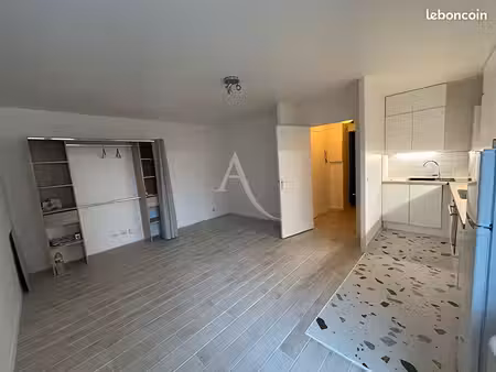 studio 1 pièce 31 m²