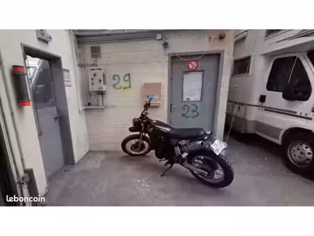 emplacement pour moto ou vélo