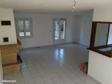 maison t4 - 90 m² + jardin et grand garage - st yrieix/charente