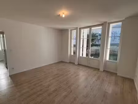 tres bel appartement t3/f3 centre ville en rdc avec jardin