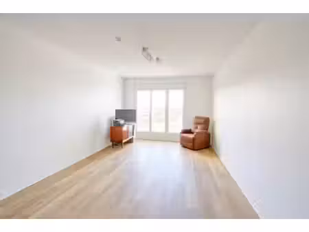 appartement avec 4 chambres sans travaux à prévoir lumineux avec une vue dégagée et au cal