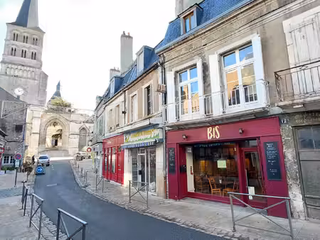 immeuble au coeur du quartier historique