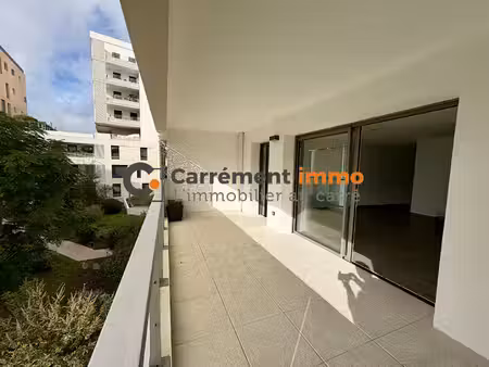 grand appartement f2 - terrasse 14 m2 au calme - parking - nouveau saint roch