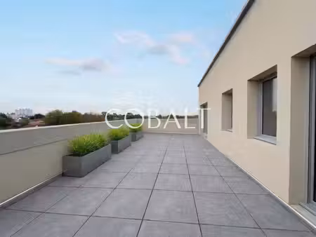 nantes t4 en dernier étage avec vue dégagée et terrasse de