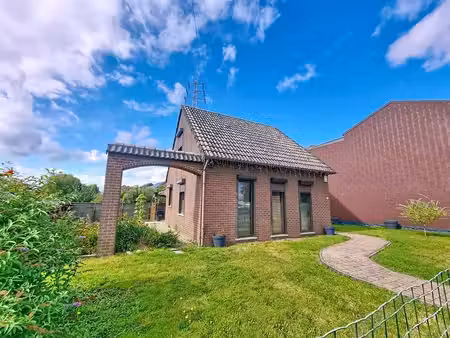 charmante maison avec jardin et 2 garages