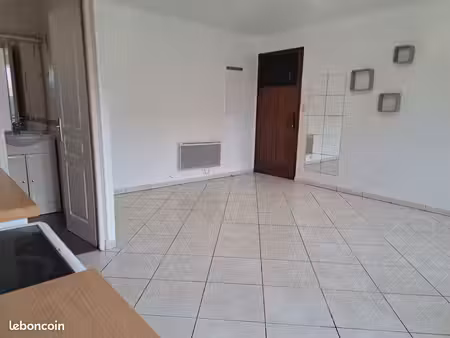 studio 24 m2 + terrasse 11 m² et parking
