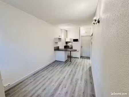 f2 de 28m² avec parking et climatisation réversible