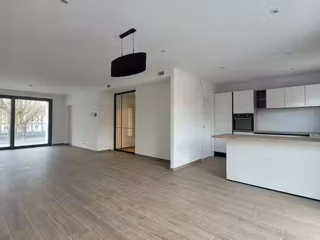 appartement à louer à tournai pour € 1.450 avec 3 chambres à coucher