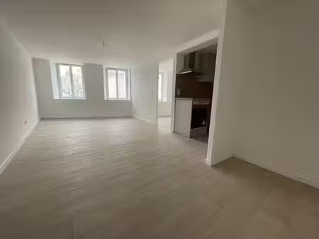 a louer - bourg de bouzillé - appartement 2 pièces refait a neuf de 36 25 m²