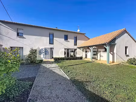 maison de caractère avec vie de plain-pied à proximité des commerces !