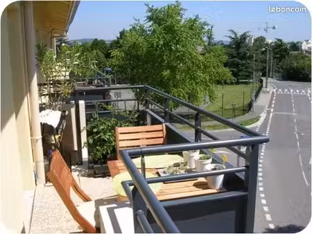loue t2 climatisé vaulx en velin (la rize)