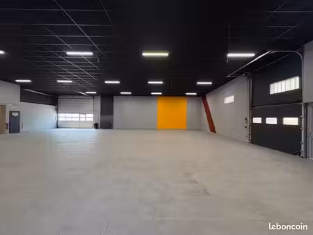 local commercial  stockage ou atelier 400 m2