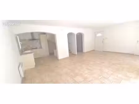 location maison 4 pièces de 100 m² r+1 / quartier beaumont - 13012