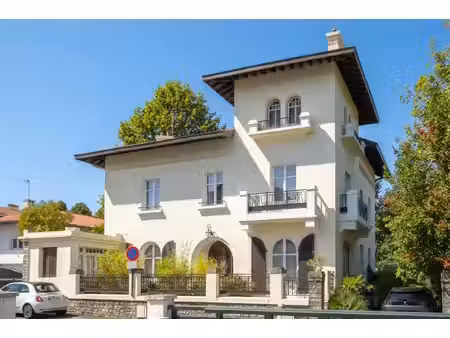 bayonne l’élégance d’une maison familiale  la liberté d’un bien aux usages multiples