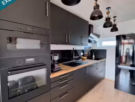 maison 4 chambres et un bureau avec cour et jardin