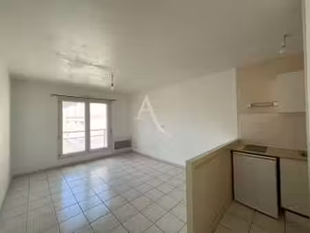 location appartement t1 à fontenay-le-comte (85200) : à louer t1 / 24m² fontenay-le-comte